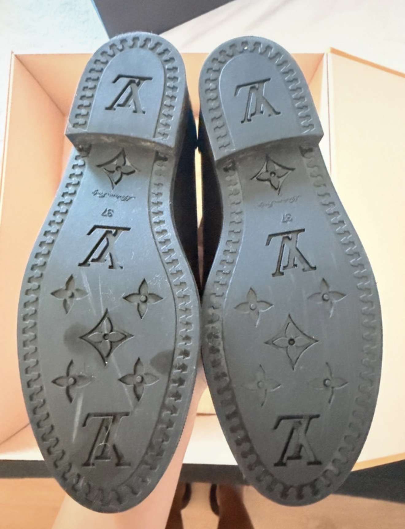 Louis Vuitton gumáky