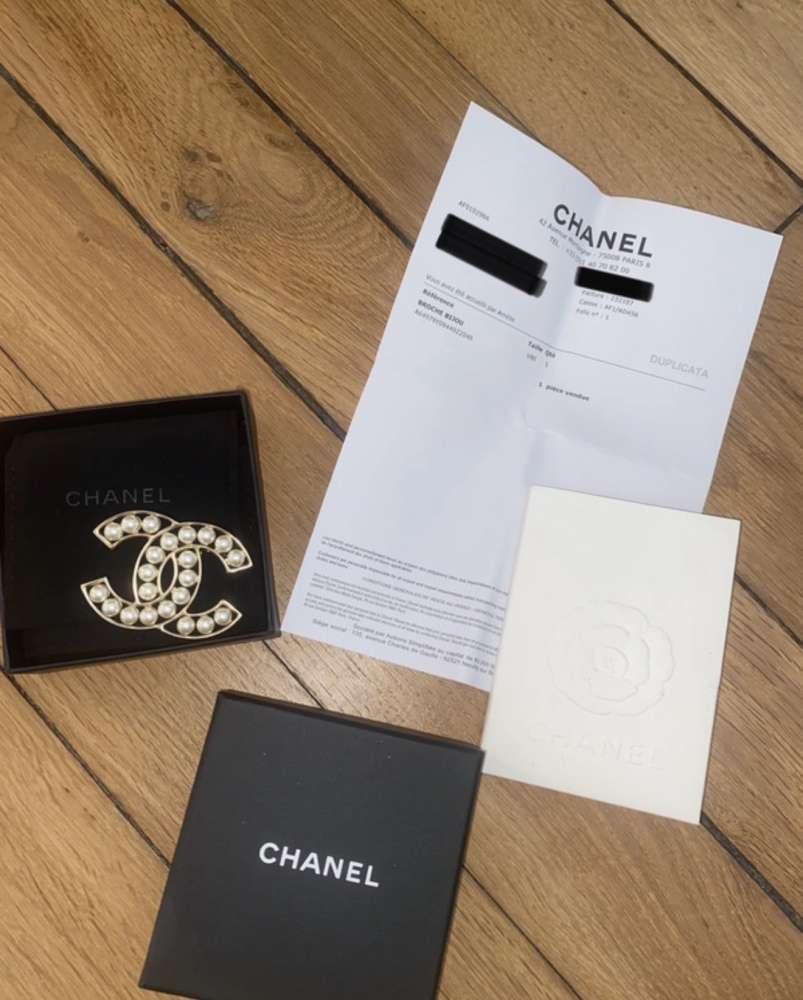 Chanel brošňa