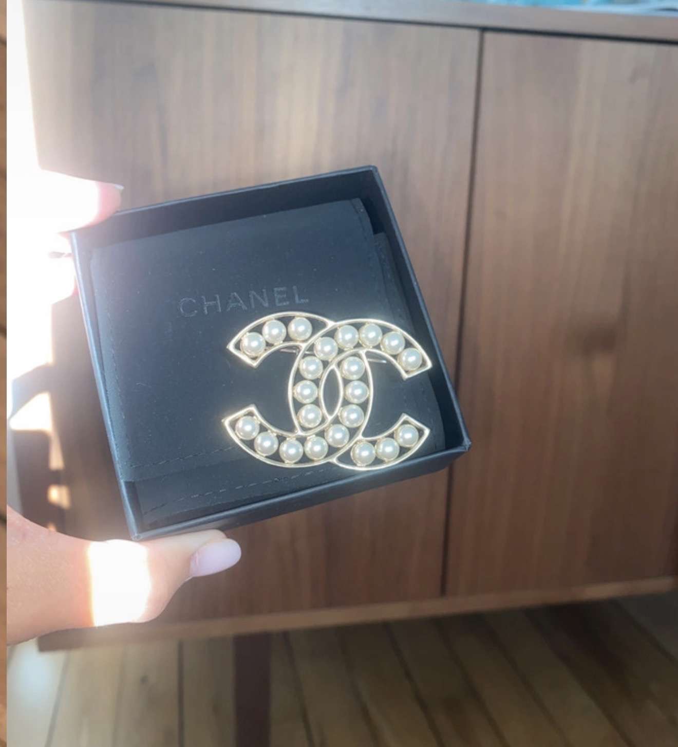 Chanel brošňa