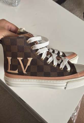 https://vipluxury.sk/Louis Vuitton tenisky