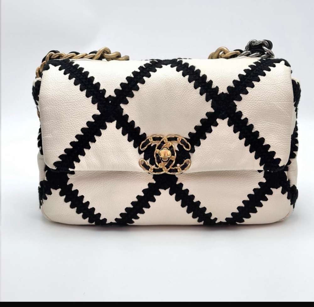 Chanel 19 médium