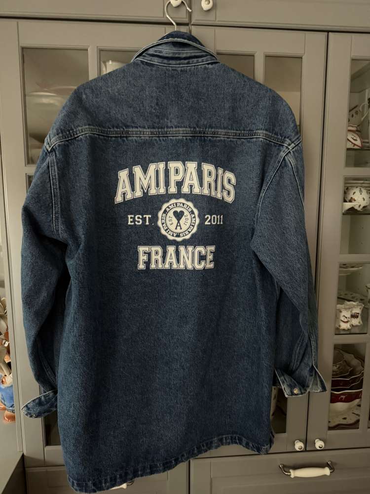 Predám novú riflovú oversize bundu Ami Paris