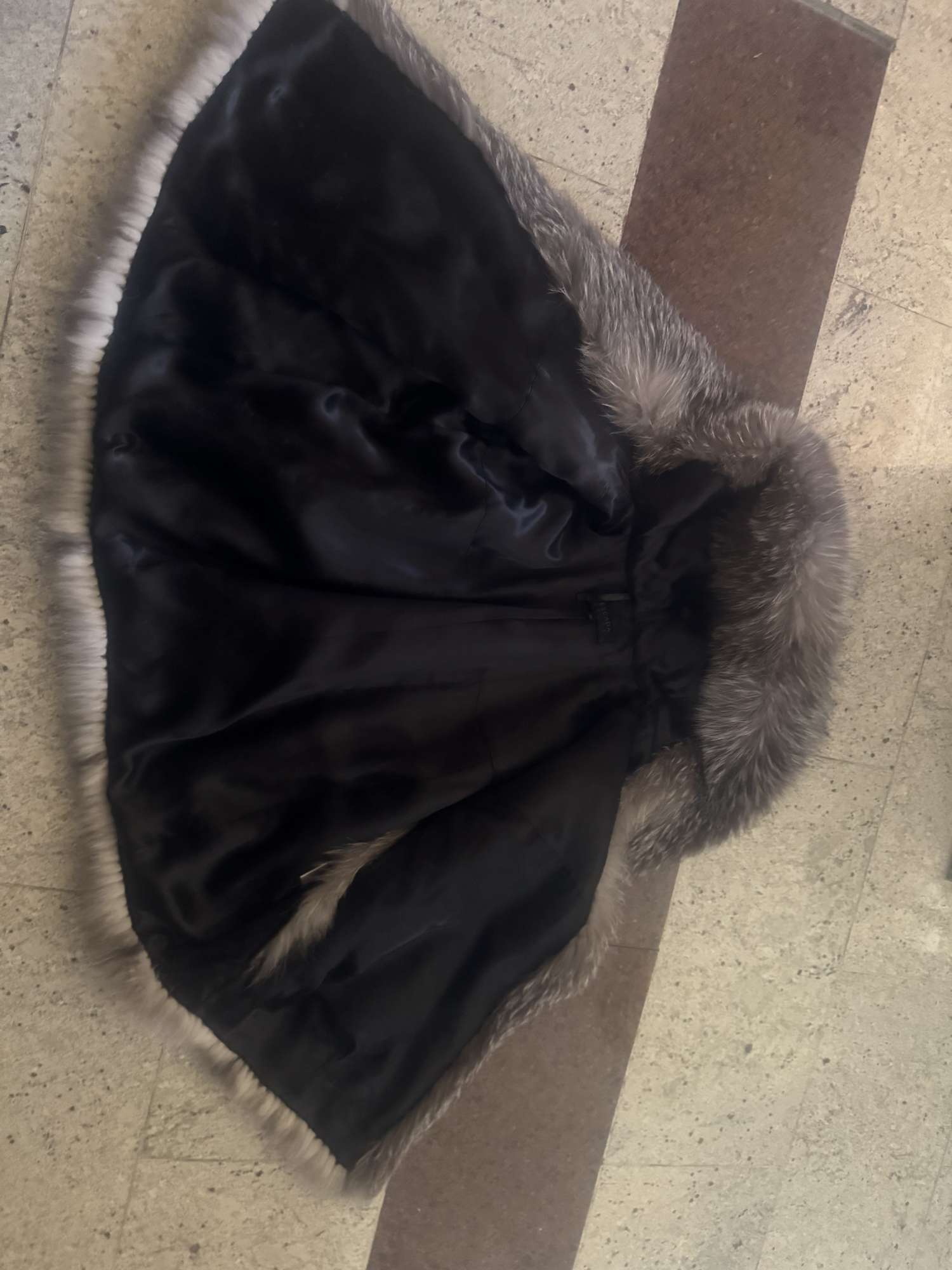 Líščia bunda Escada