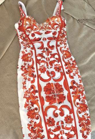https://vipluxury.sk/Dolce & Gabbana čisto nové šaty