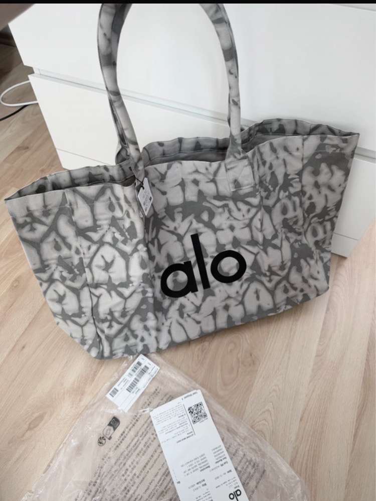 ALO Yoga tote shopper bag