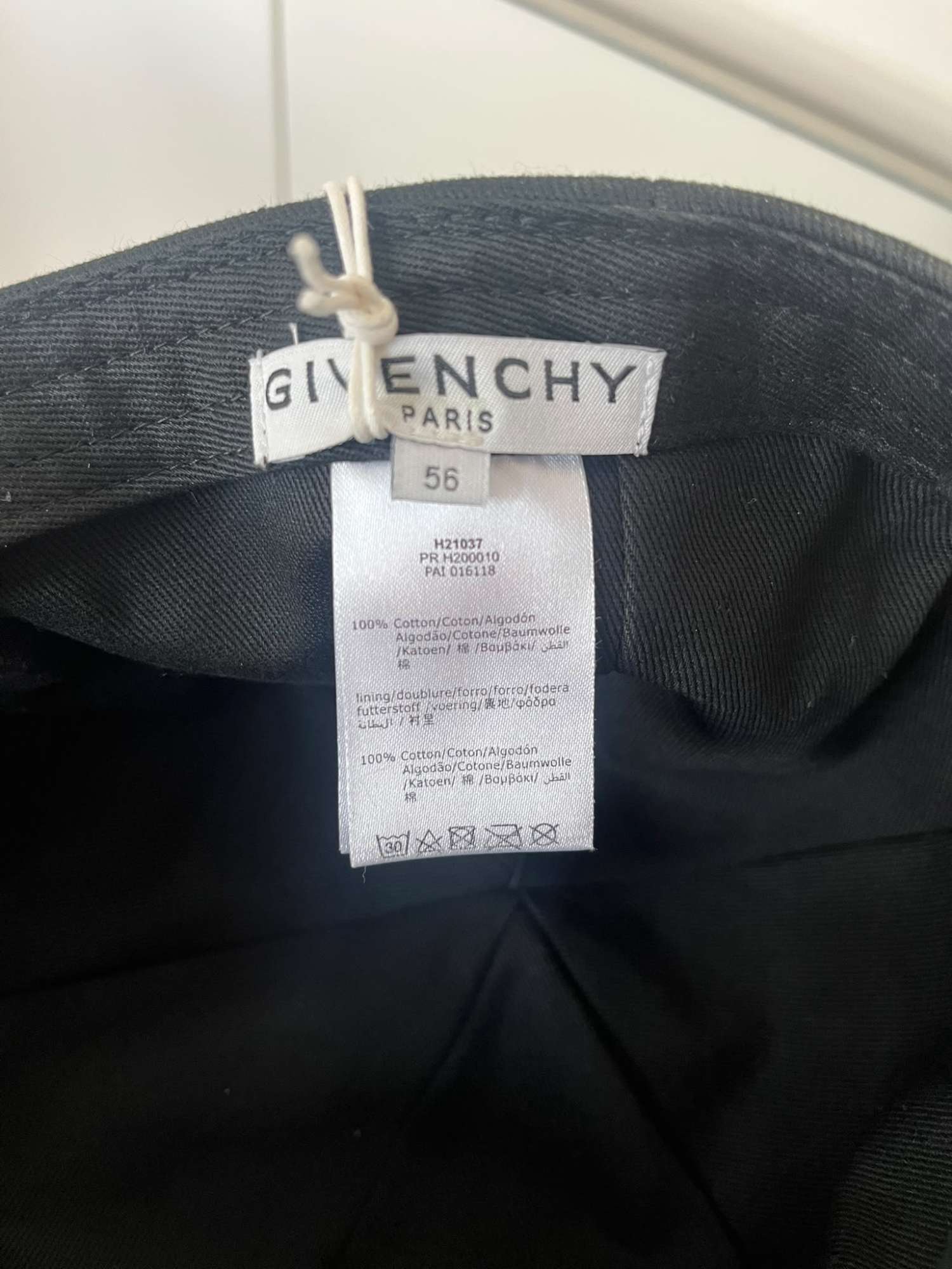 Givenchy šiltovka