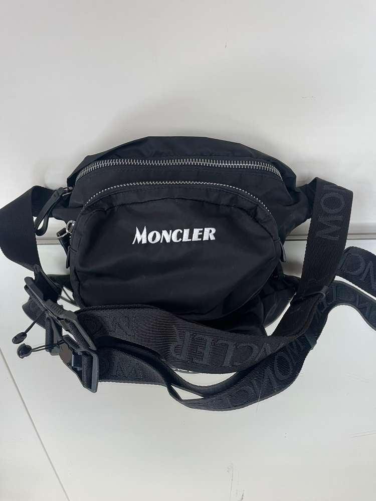 Moncler ladvinka