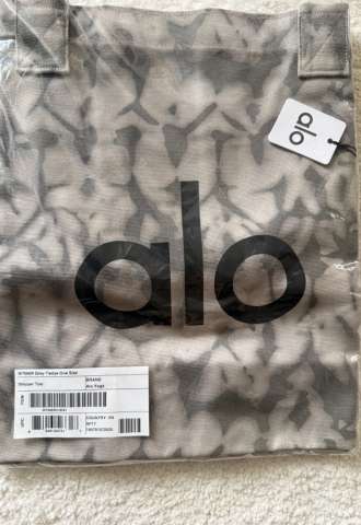 https://vipluxury.sk/Alo Yoga large tote bag