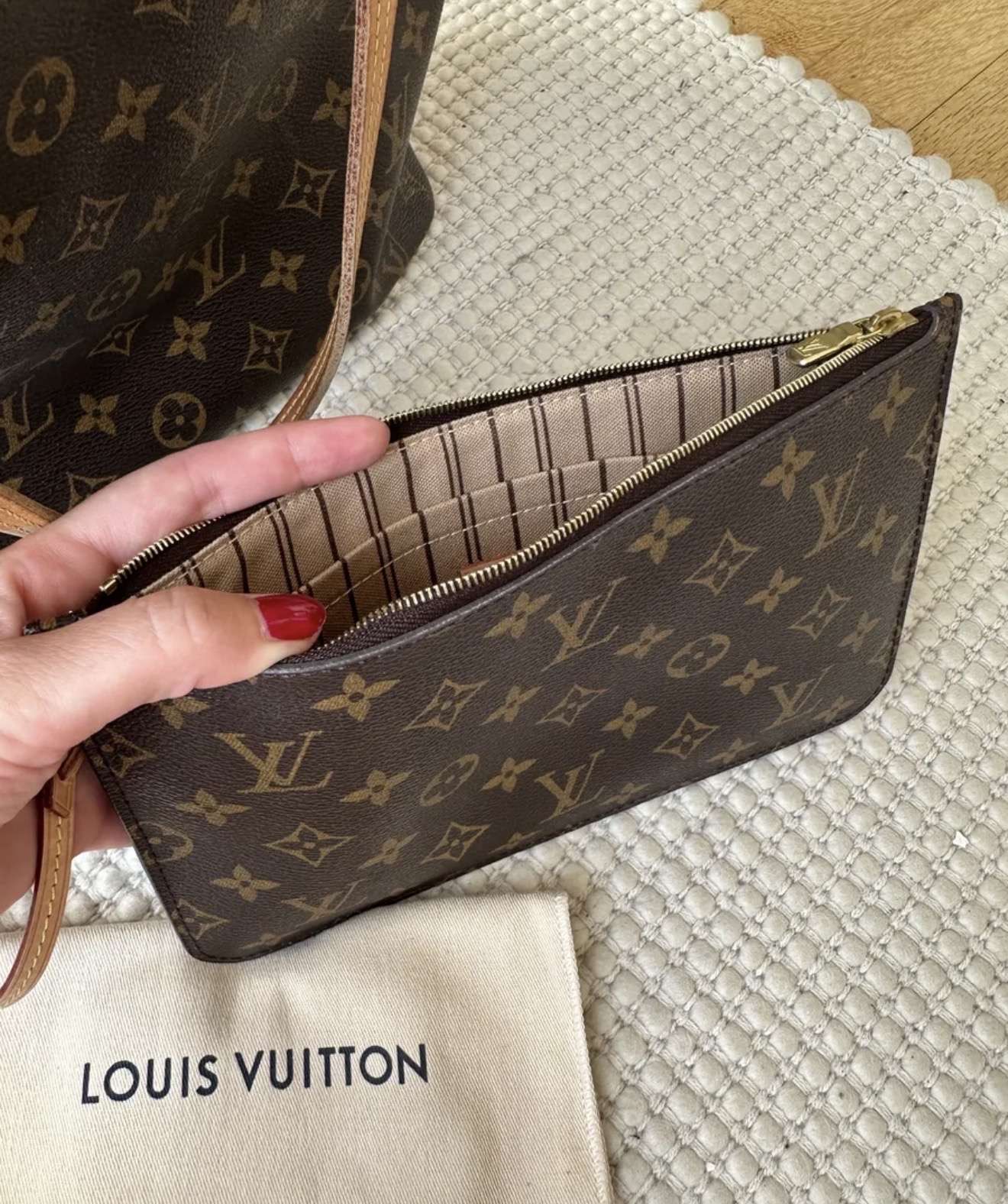 Louis Vuitton Neverfull MM s clutchom