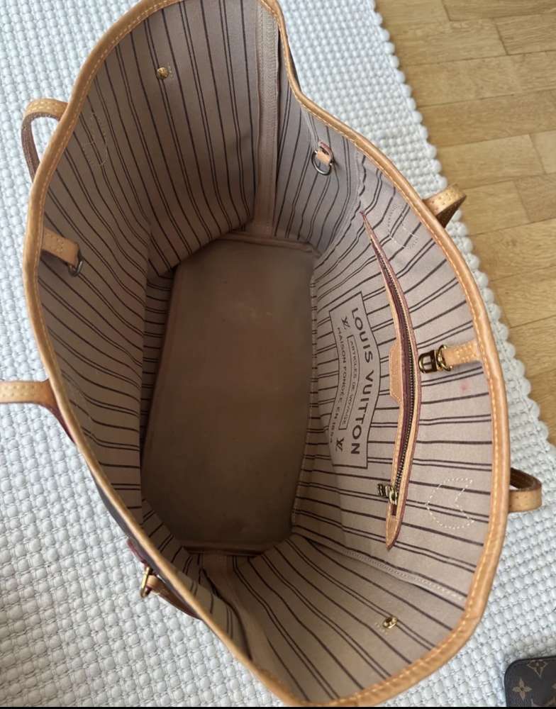 Louis Vuitton Neverfull MM s clutchom