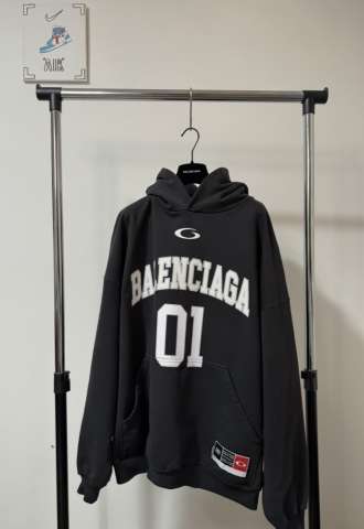 https://vipluxury.sk/Mikina s kapucňou Balenciaga Basketball Series
