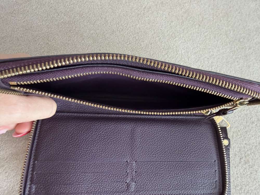 Louis Vuitton zippy penazenka