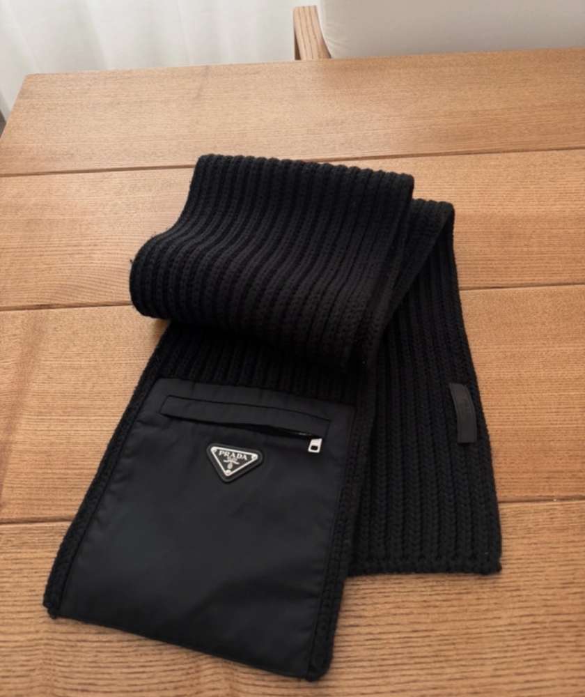 Prada šál