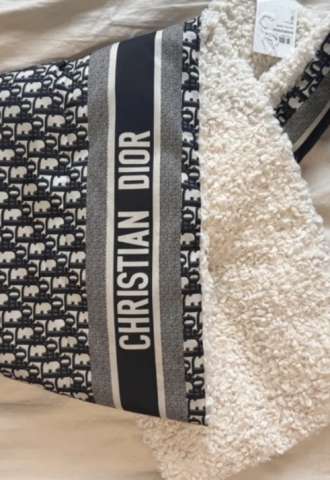 https://vipluxury.sk/Dior štola alebo šál