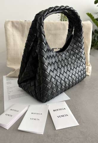 https://vipluxury.sk/Bottega Veneta Campana small, nový model, pc 3500€