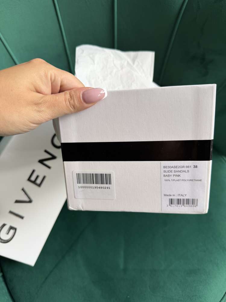 Šľapky Givenchy