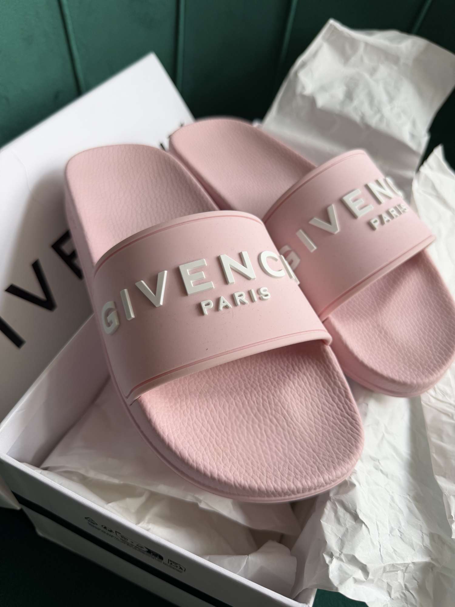 Šľapky Givenchy