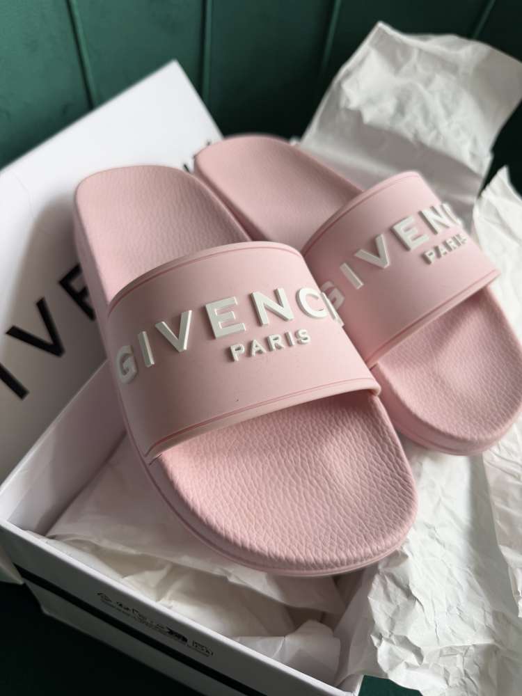 Šľapky Givenchy