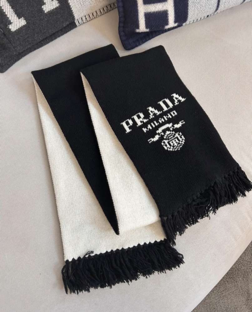 Prada šál