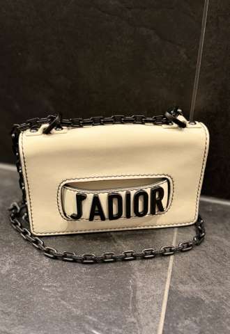 https://vipluxury.sk/Dior kabelka