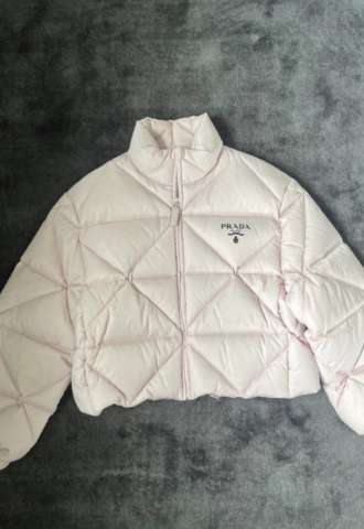 https://vipluxury.sk/Prada Bunda