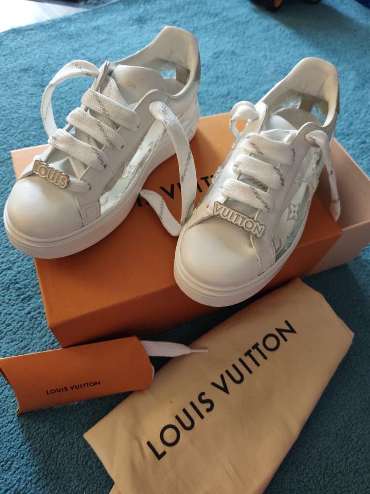 Louis Vuitton Time Out transparent