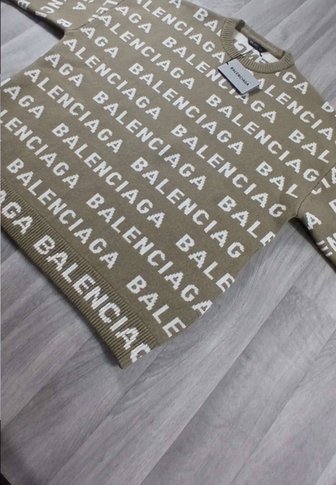 Balenciaga sveter