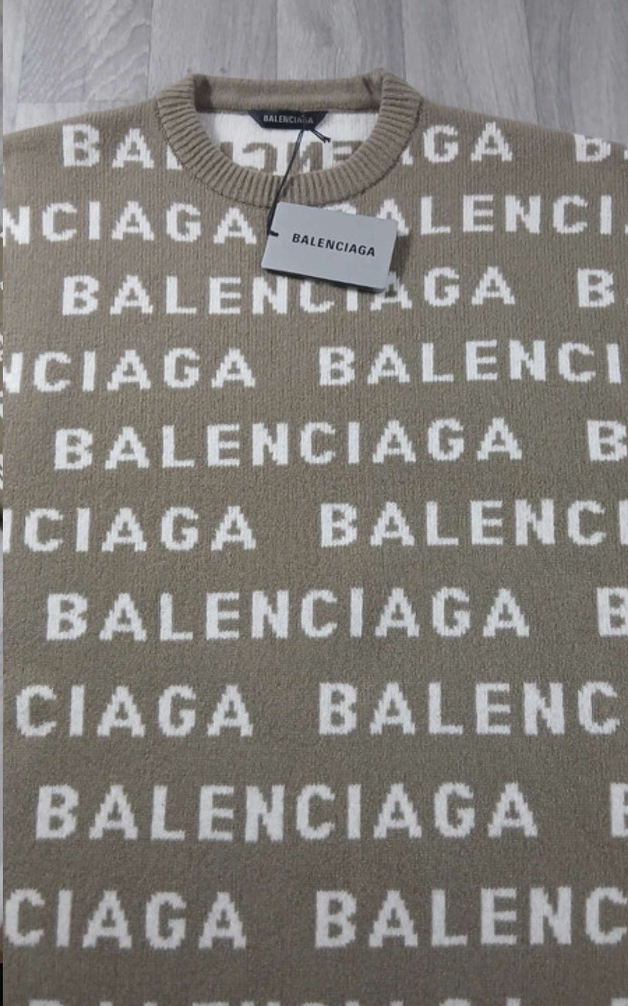 Balenciaga sveter