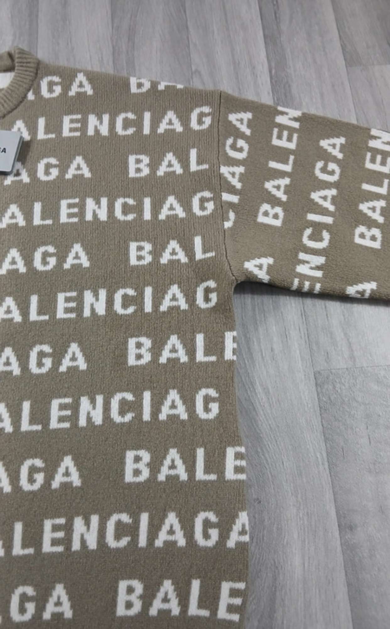 Balenciaga sveter