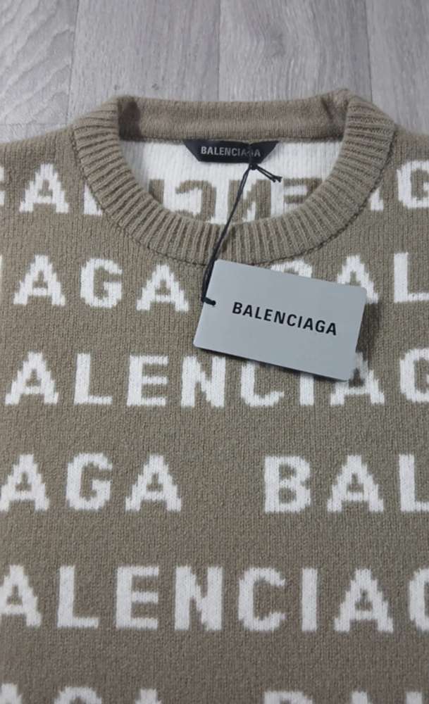 Balenciaga sveter