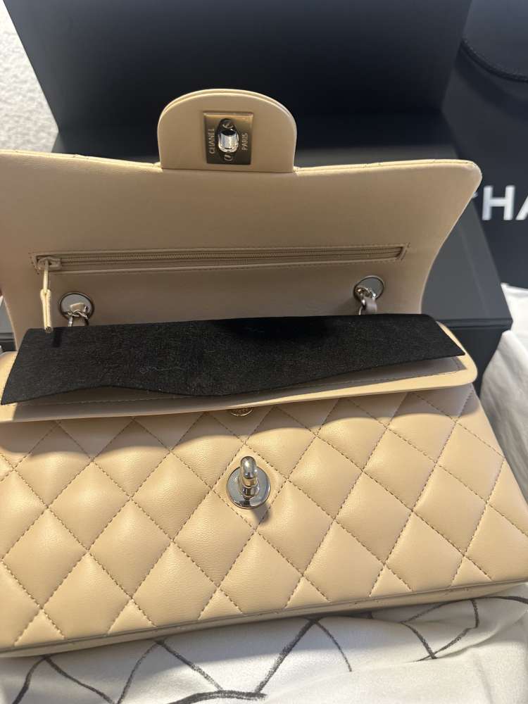 Klasická malá jahňacia koža Chanel