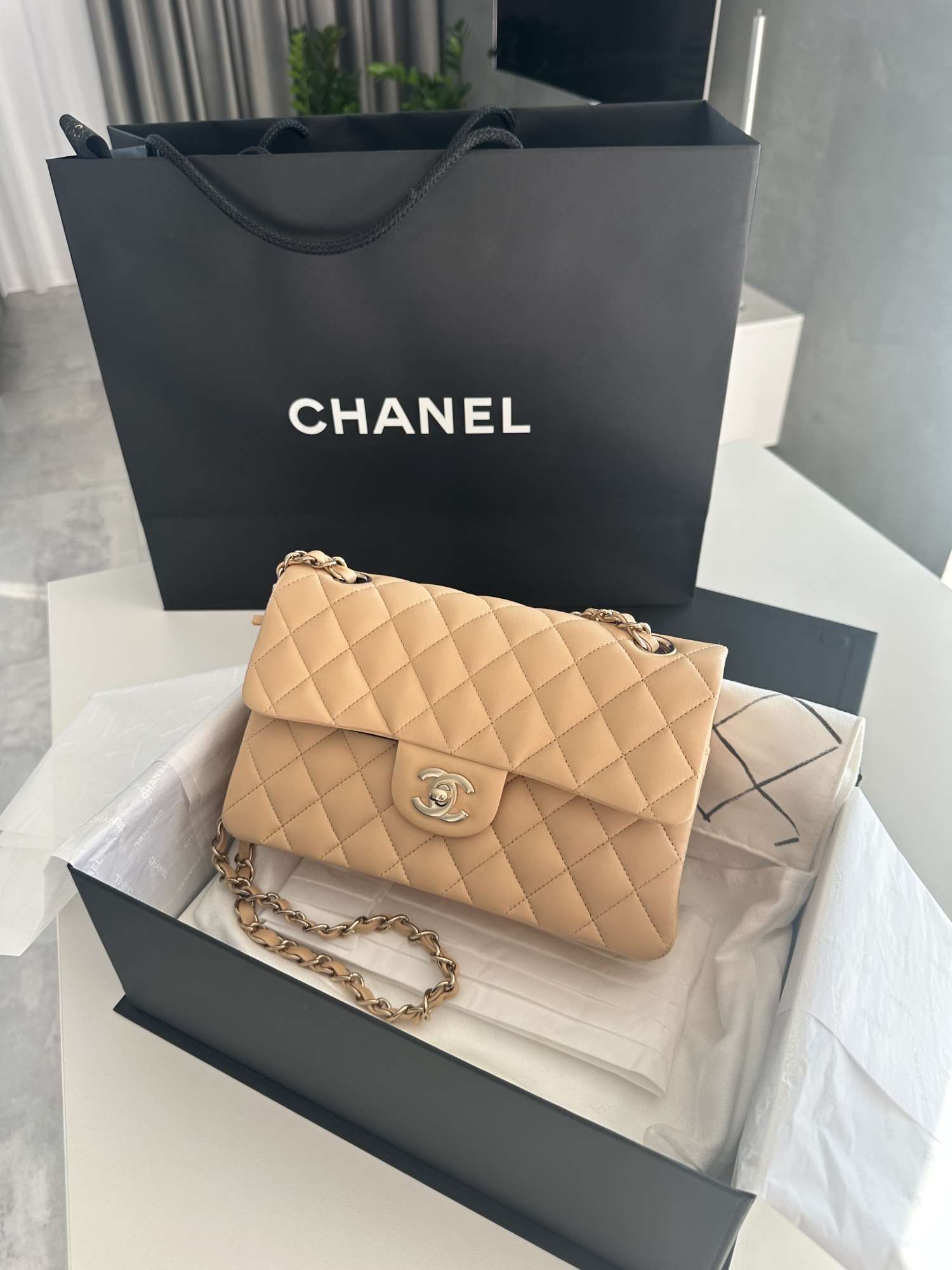 Klasická malá jahňacia koža Chanel