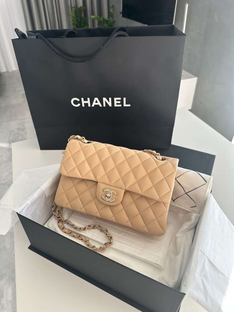 Klasická malá jahňacia koža Chanel