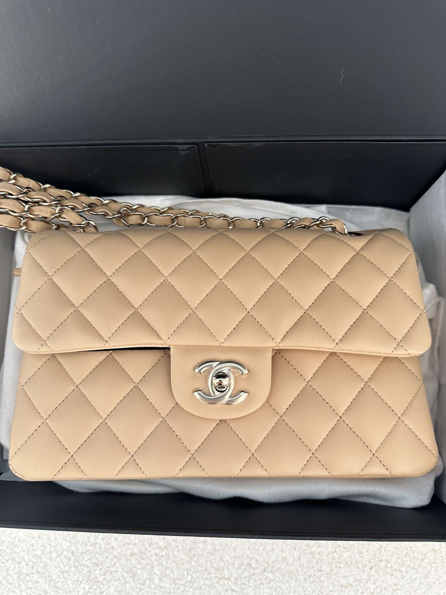 Klasická malá jahňacia koža Chanel