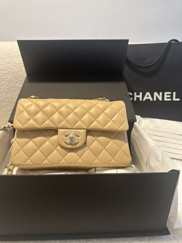Klasická malá jahňacia koža Chanel