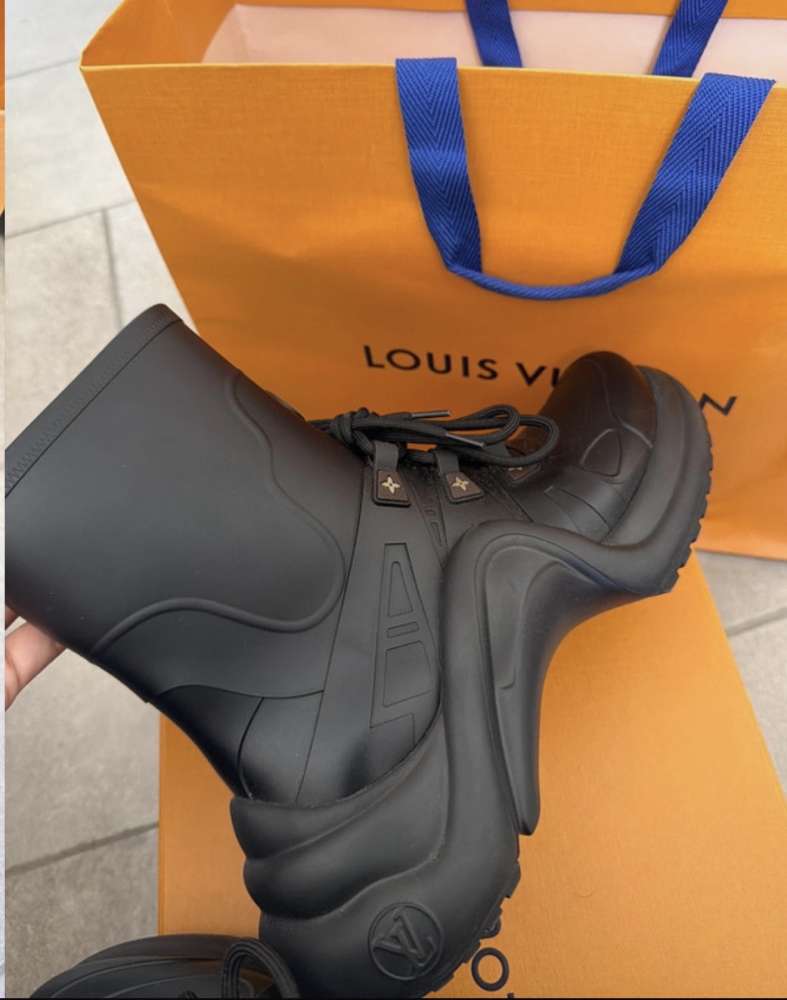 Louis Vuitton archlight