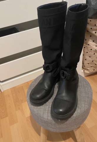 https://vipluxury.sk/Dior čižmy