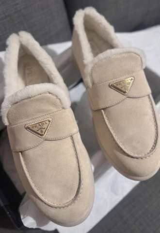 https://vipluxury.sk/Prada mokasinky