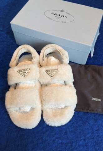 https://vipluxury.sk/Prada šľapky