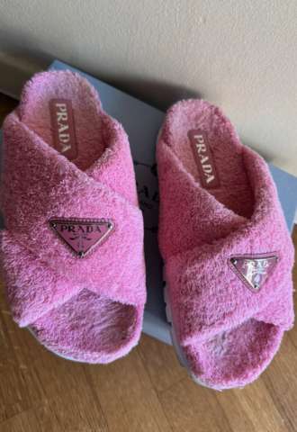 https://vipluxury.sk/Prada šľapky