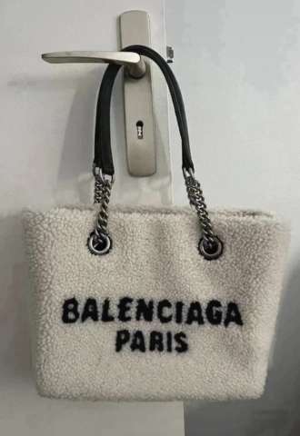 https://vipluxury.sk/Balenciaga kabelka