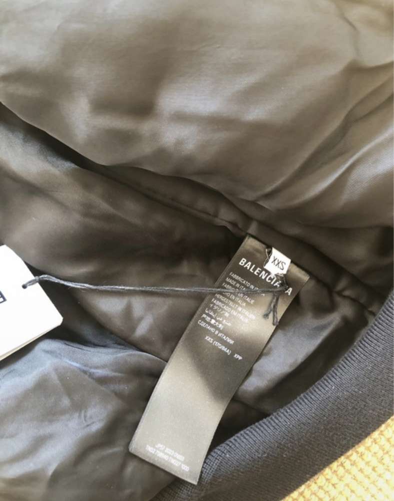 Balenciaga Bunda