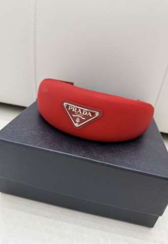 https://vipluxury.sk/Prada headband- celenka