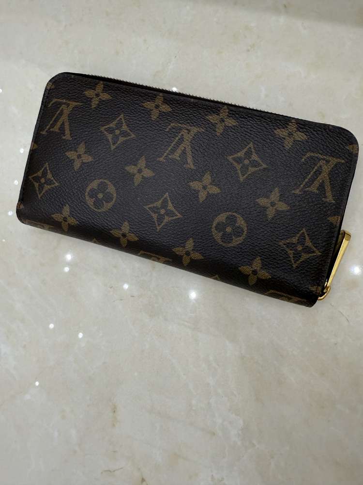 Louis Vuitton Zippy wallet monogram canvas penazenka