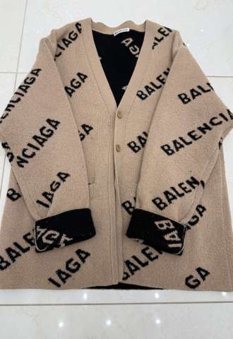 https://vipluxury.sk/Balenciaga wool cardigan- kardigan/sveter