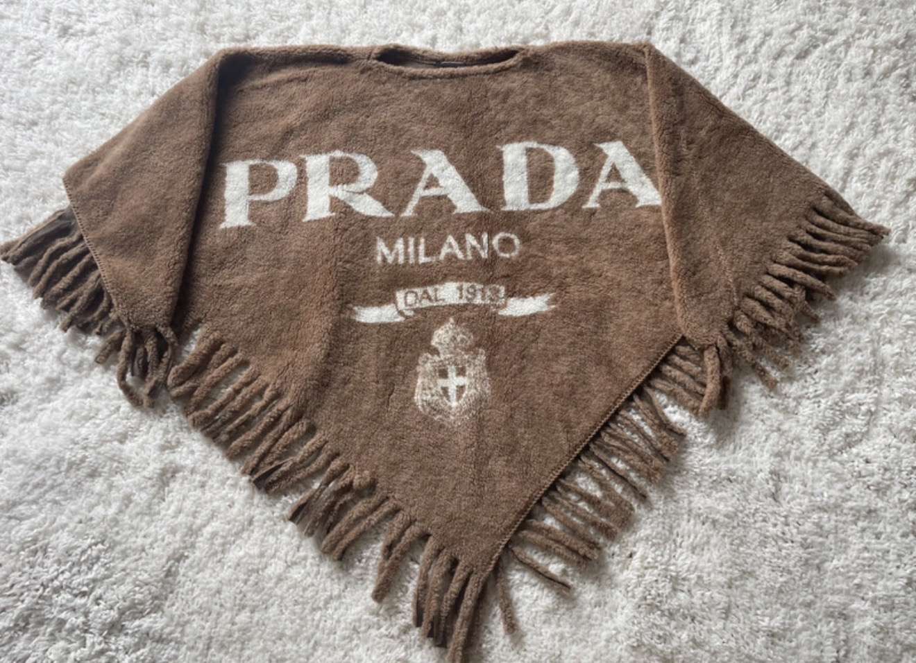 Prada pončo
