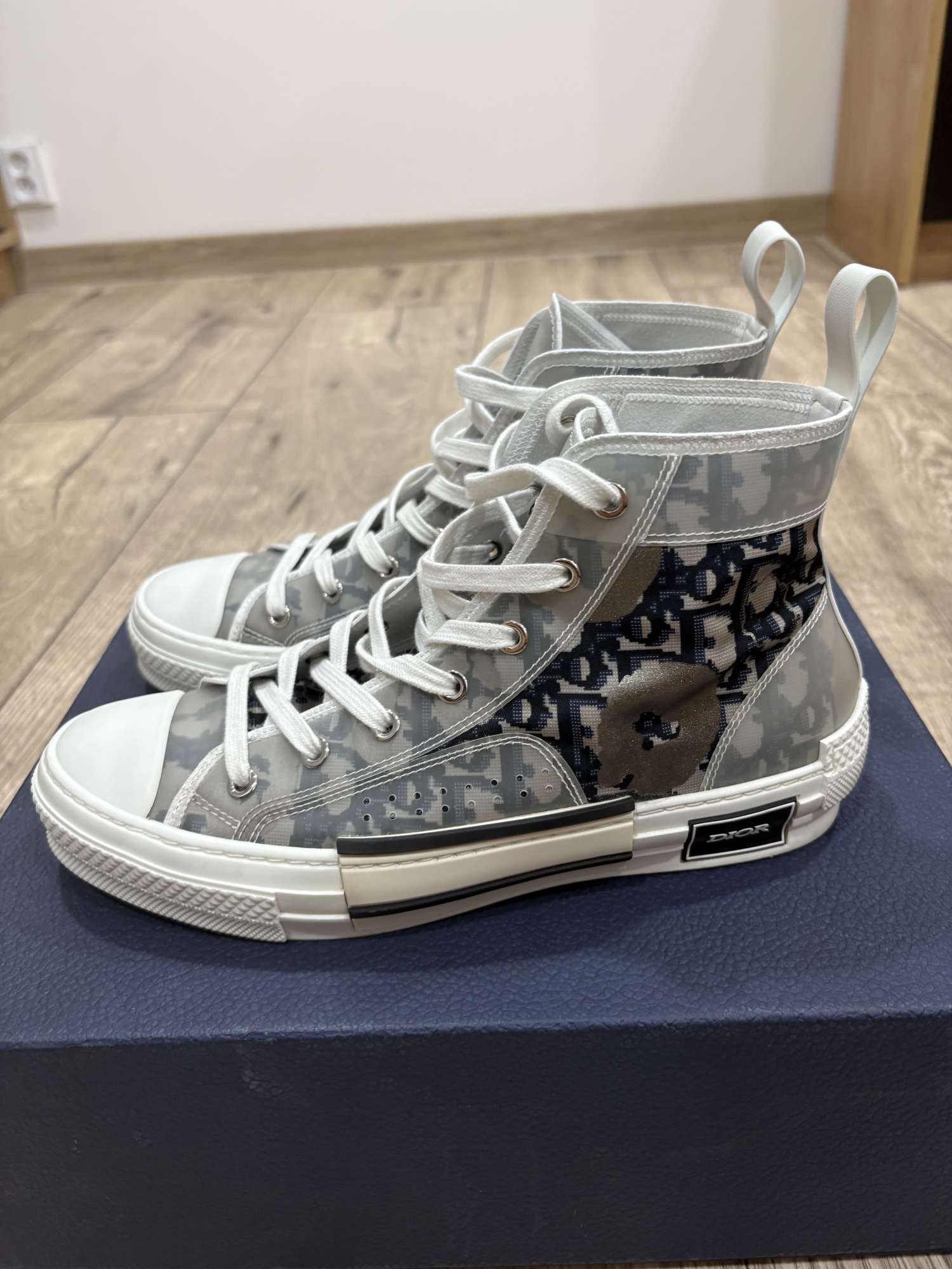 Dior b23