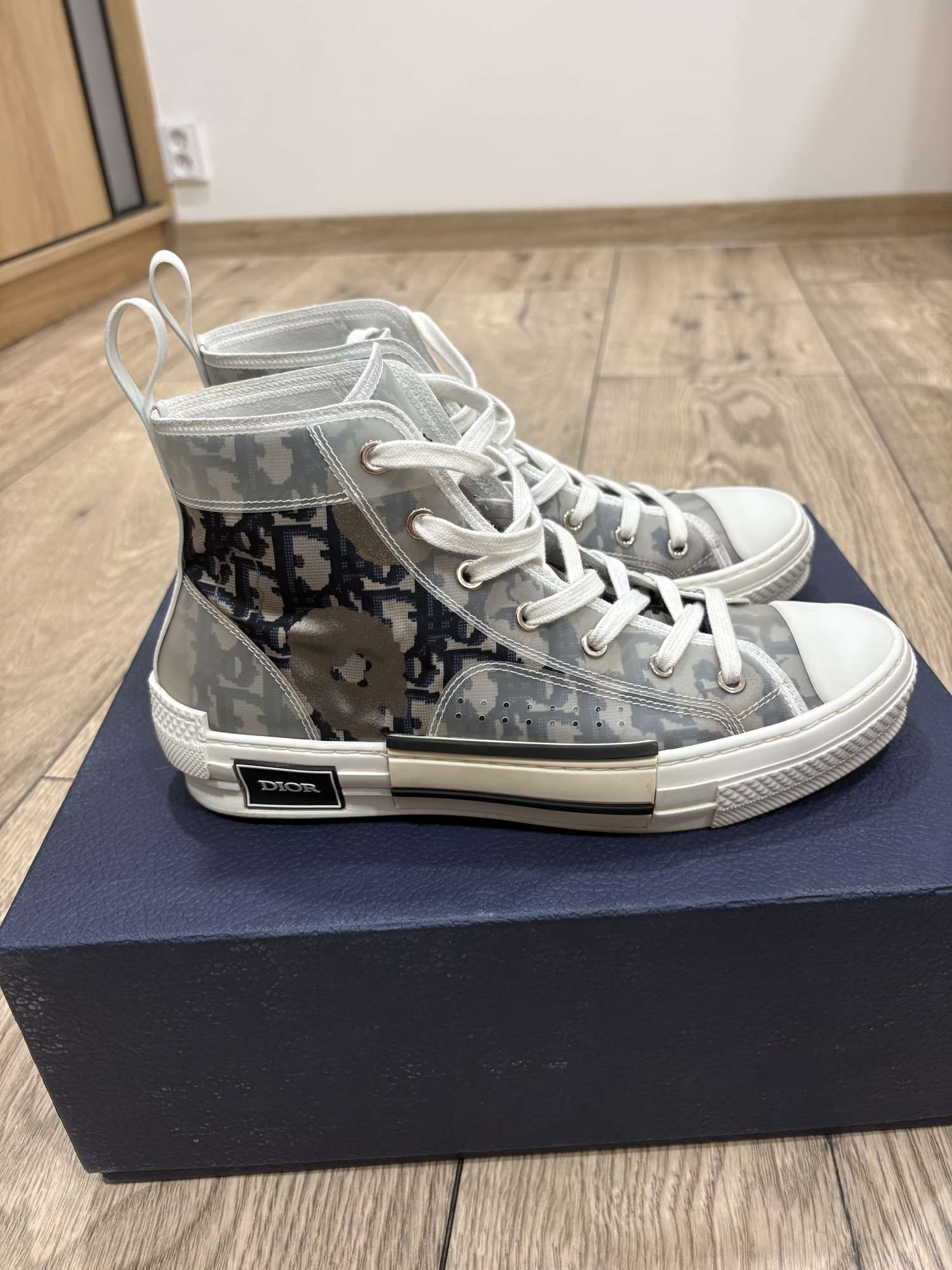 Dior b23