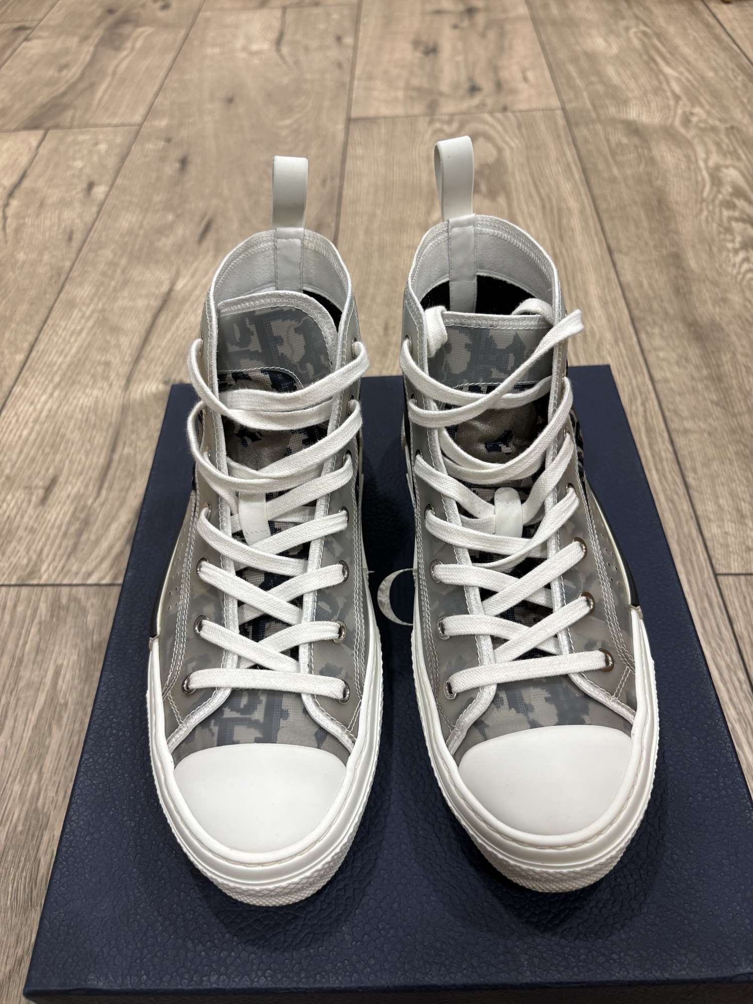Dior b23