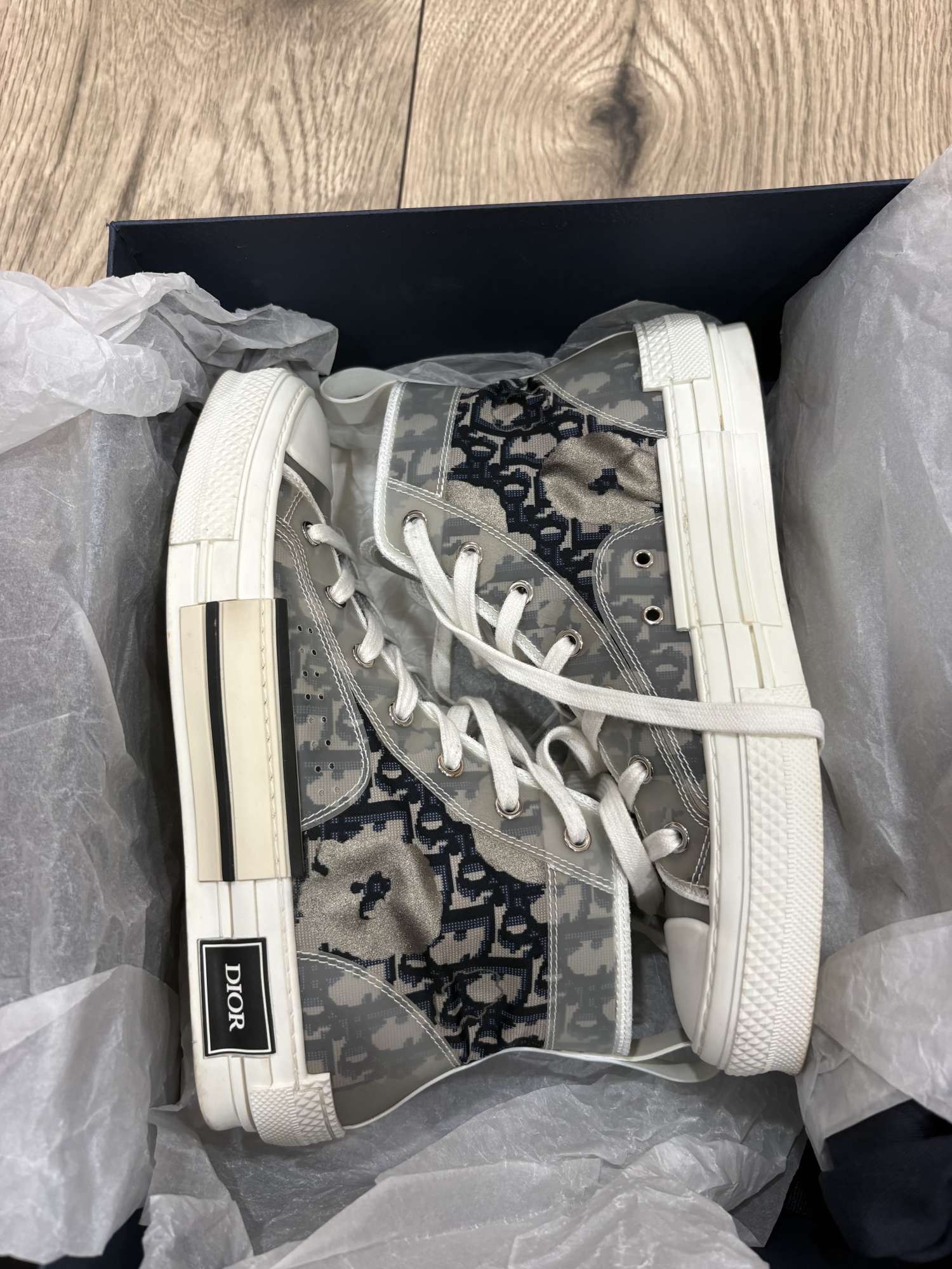 Dior b23